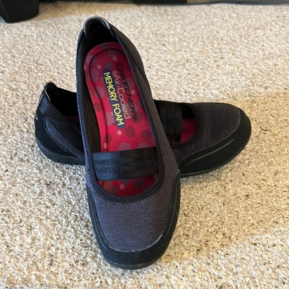 Skechers Shoes - Sketchers Air-Cooled Memory Foam Slip Ons Good Used Condition‎ Size 6 💕